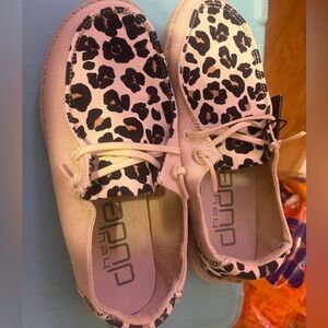 NWT Hey dude leopard print size 7